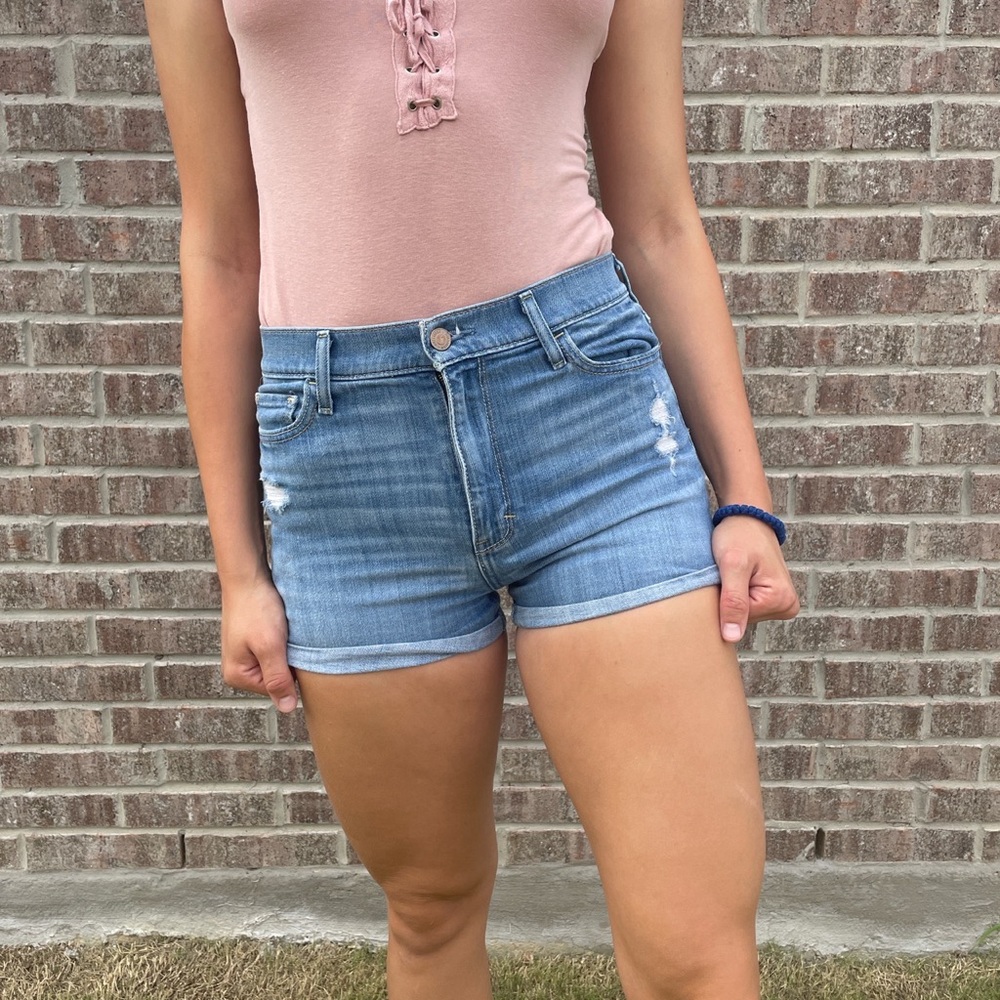 Hollister Jean Shorts - Size 27 - Like New